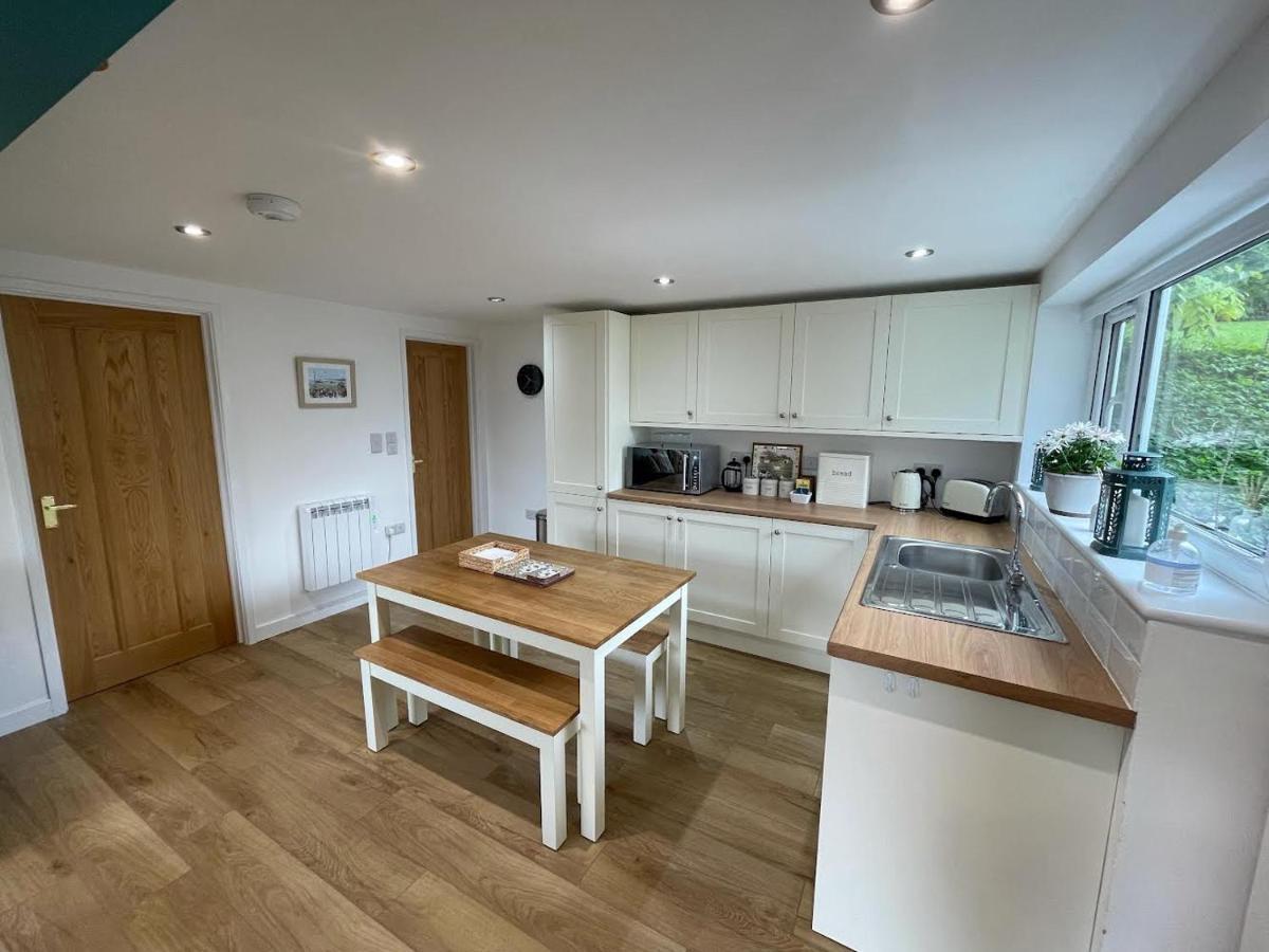 Lovely Ground Floor Apartment In Quiet Village Exeter Eksteriør billede
